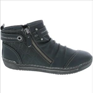 Boza kenetic sneaker boot 39